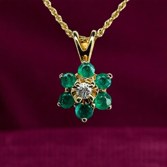 ESTATE- 14K Gold- Natural Emerald & Diamond Necklace - 18" -Flower Pendant -1.6g